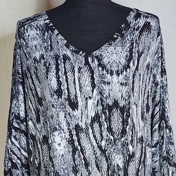 Apt. 9 Black Grey White Rayon Span Snake Print 3/4 Sleeve Scoop Neck Tunic Sz 1X - Picture 2 of 16